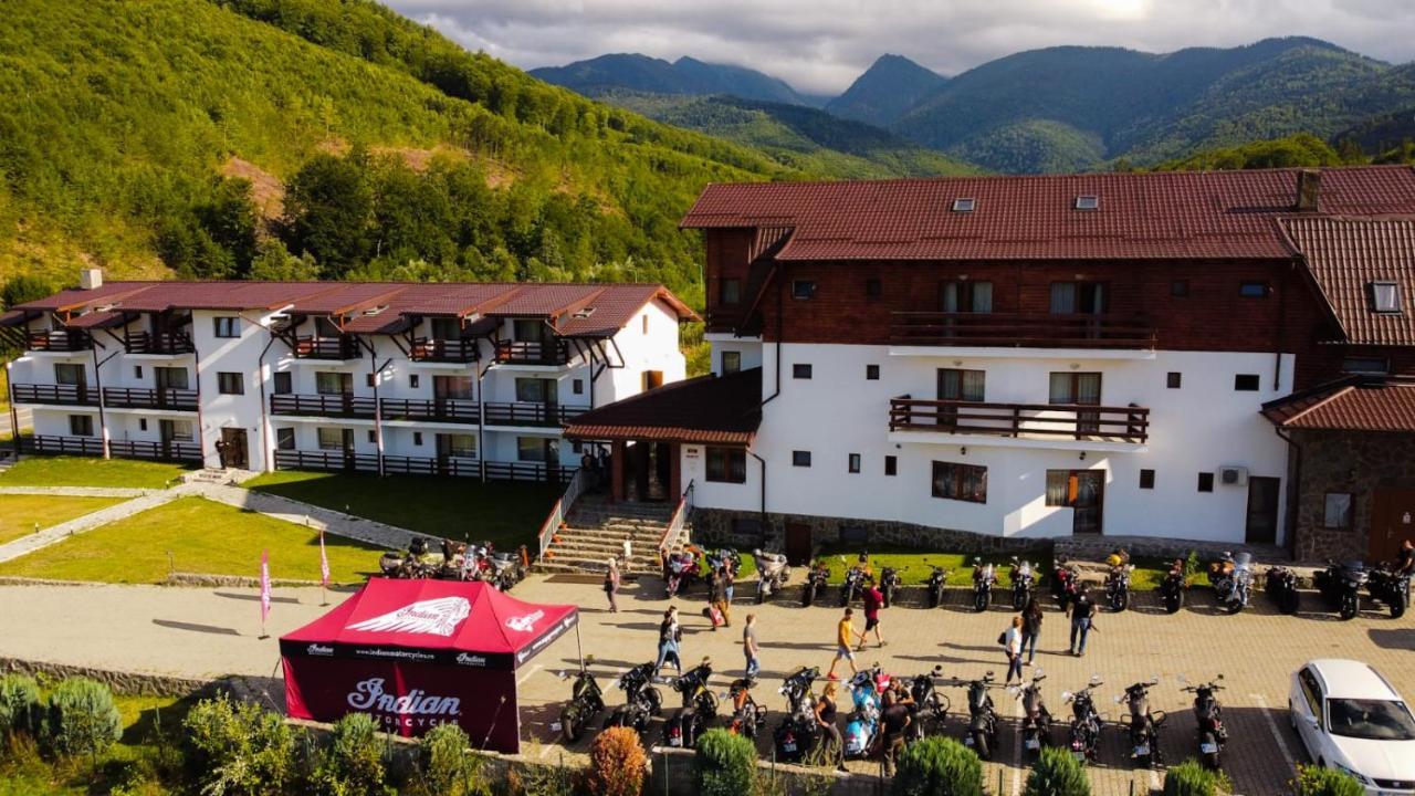 Hanul Patrisiei Cîrţişoara Exterior foto