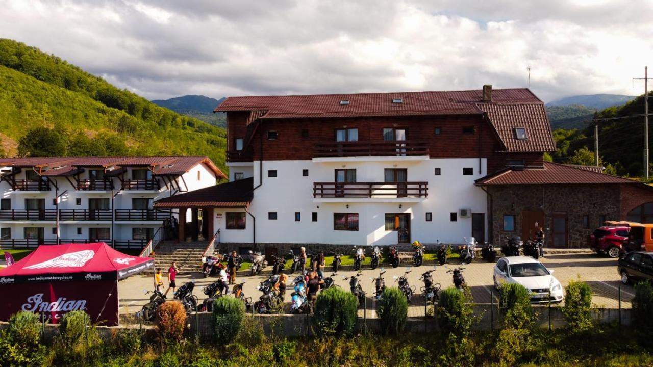 Hanul Patrisiei Cîrţişoara Exterior foto